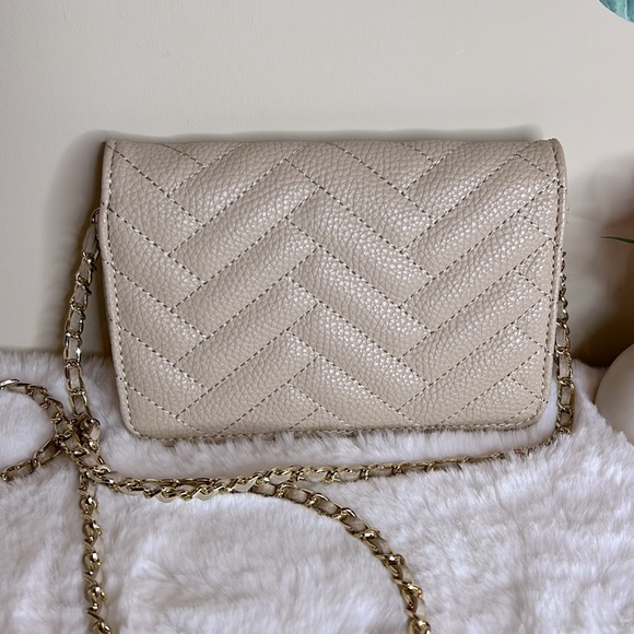 BCBG Paris Crossbody Bag 💕 Beautiful - Picture 5 of 14